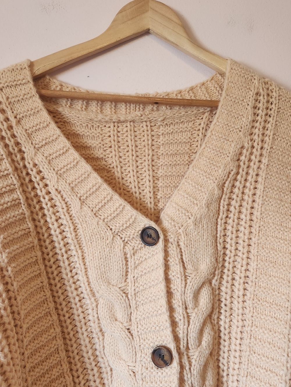 Tan Oversized Cable Knit Chunky Cardigan Sweater Lantern Sleeves V-neck Sz L EUC - Picture 3 of 9